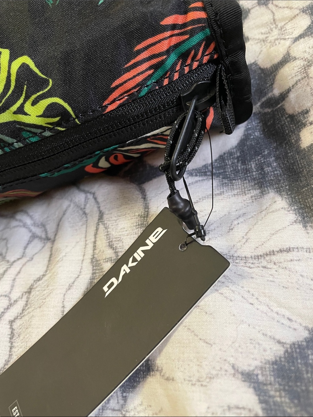 Dakine 40L Packable Duffel Bag Black, Teal, Green & Coral Tropical Print NWT - Picture 6 of 12